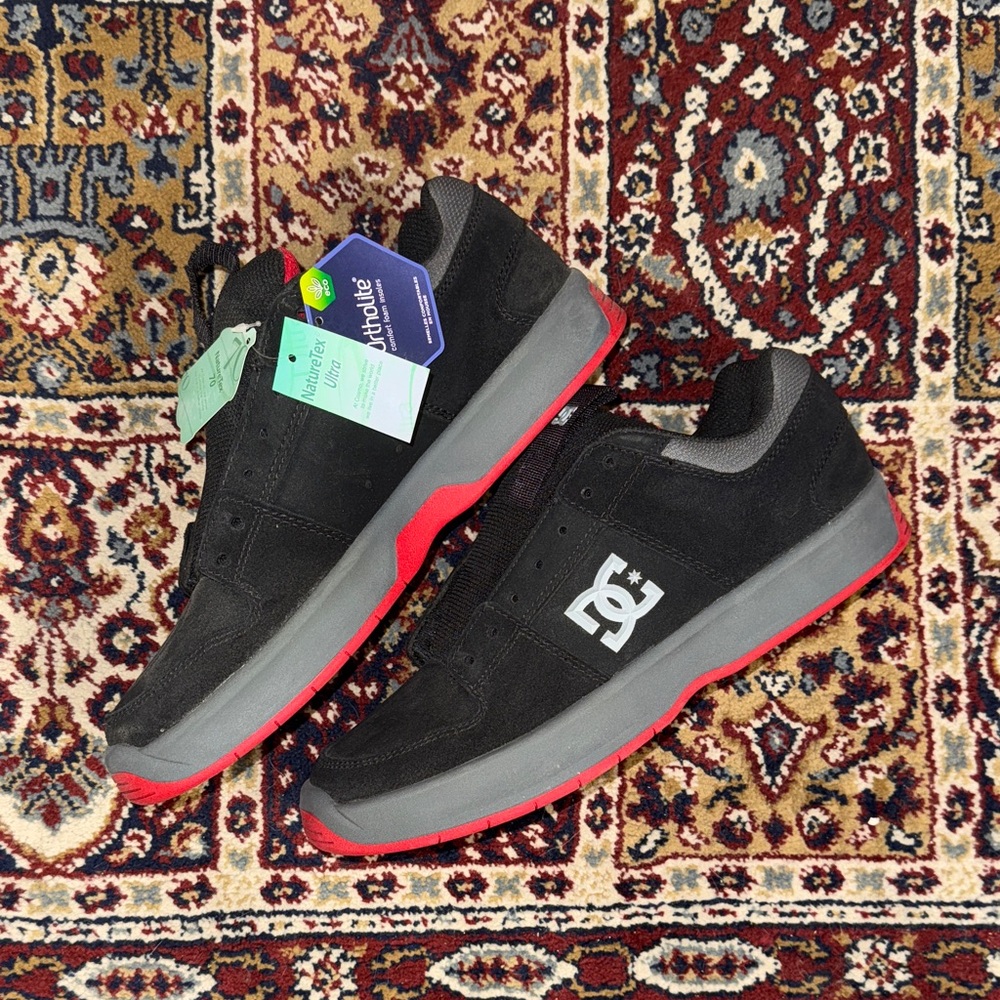 Brand New DC Lynx Black & Red Skateboard Shoes size 10